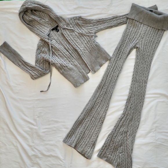 Forever 21 Light Gray Knit Set 2 PC - Picture 2 of 5